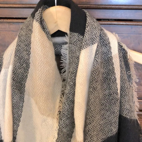 OLD navy black, white and tan shawl - Picture 2 of 9